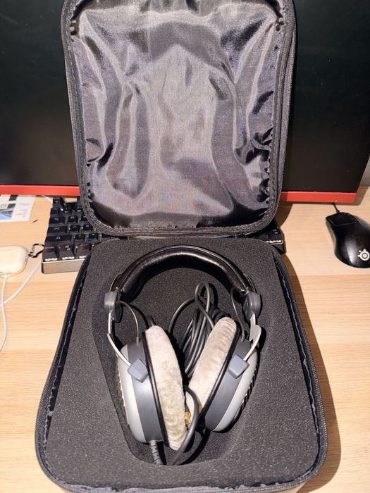 Casti Beyerdyanmic DT 990 (32 ohm)