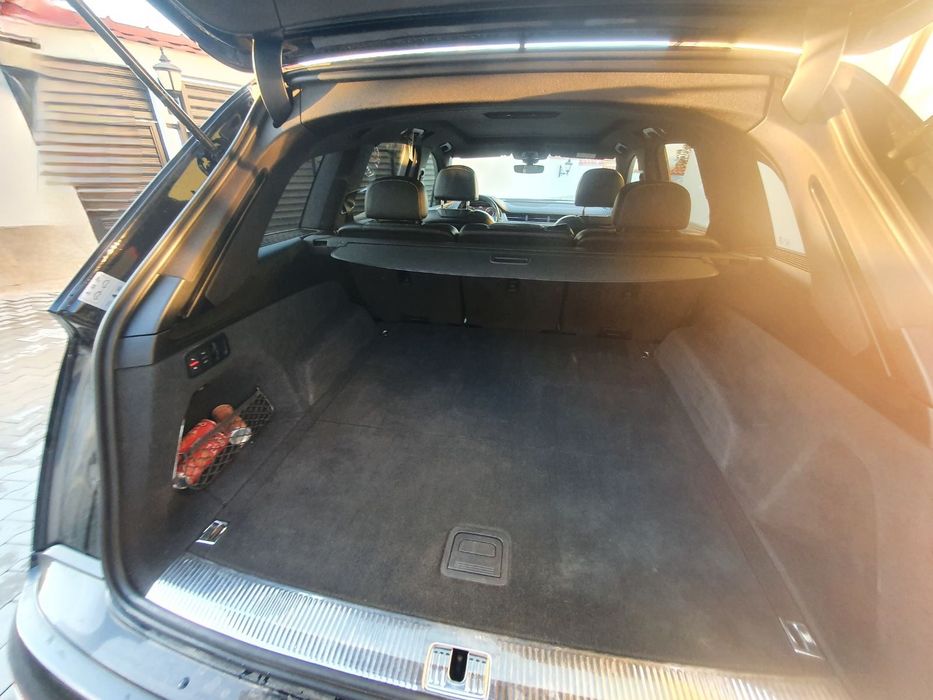 Ауди/Audi Q7        .