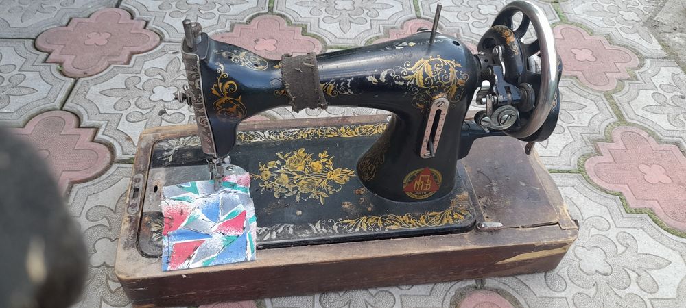 Продам швейную машинку