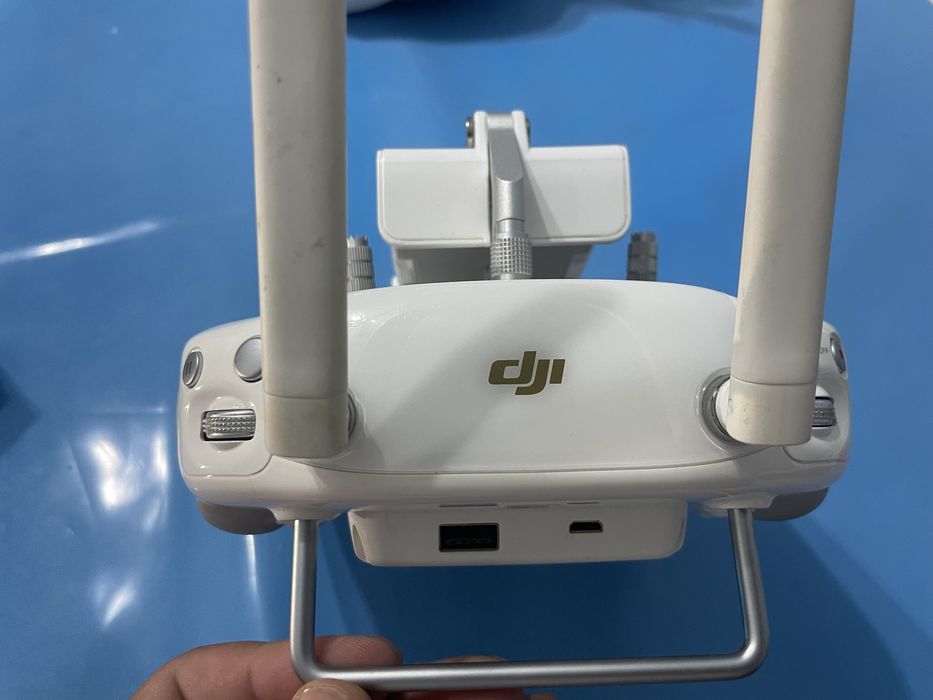 •	Пульт управления DJI Phantom 4 Pro (оригинал)