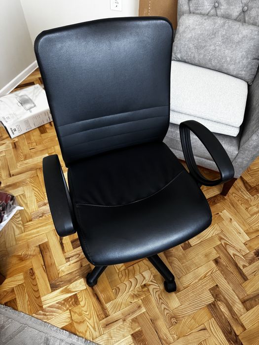 Офис стол в забележително състояние.