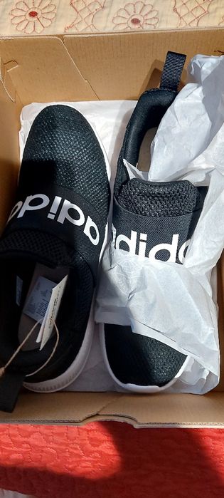Vand adidasi marime 42 ,,originali la cutie