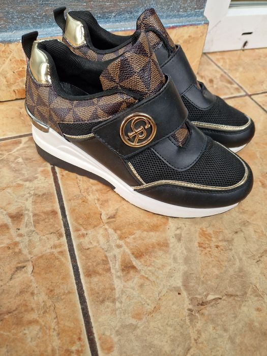 Adidasi superbi masura 37