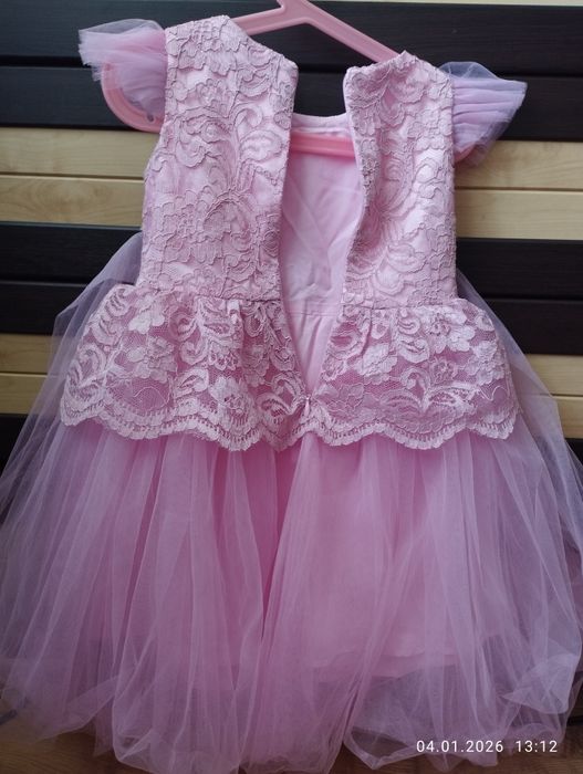 Продам нарядное платье на девочку