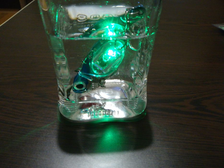 Воблер с вибрация и лед светлина