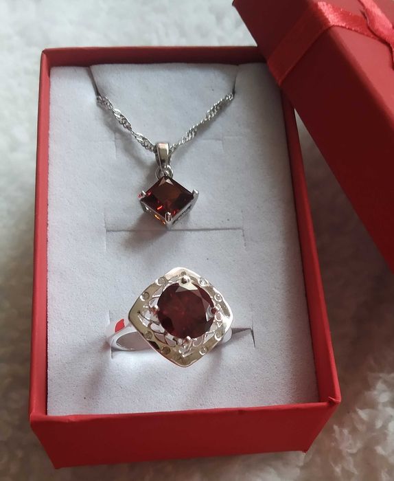 Супер разпродажба! Сребърен, дамски комплект в кутия.