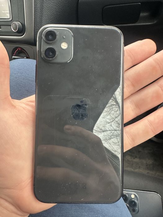 Apple 11 128 gb……..