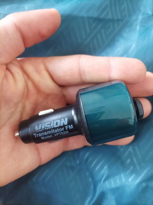 Transmițător Fm cu Bluetooth și H-free (plus fast charging)