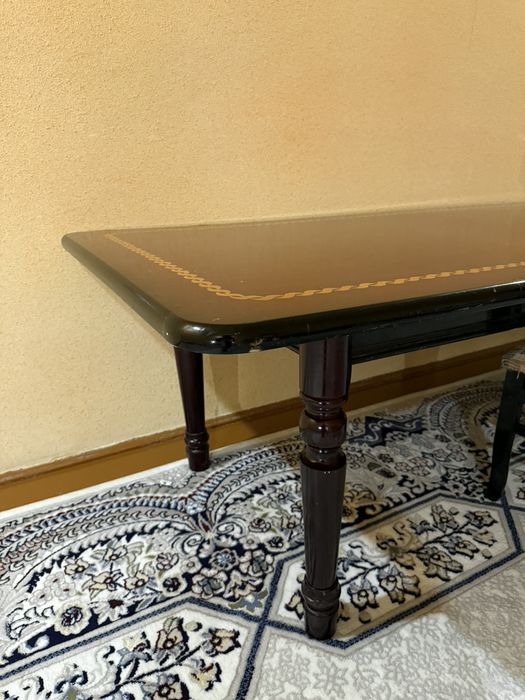 Стол с 8 стульями