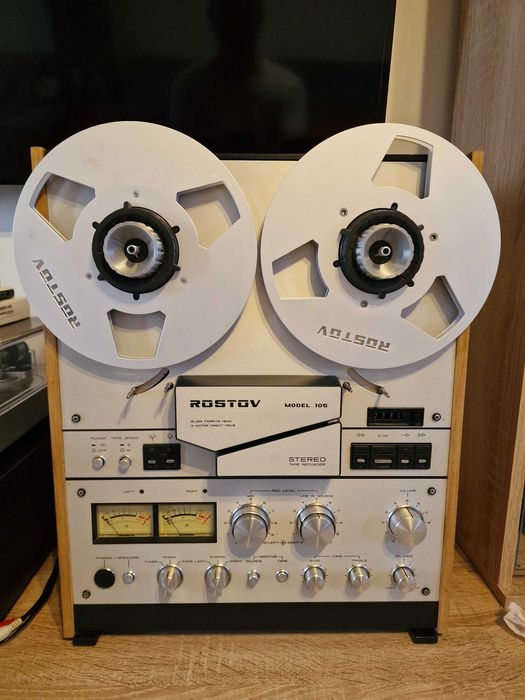 Vind un superb magnetofon Rostov105