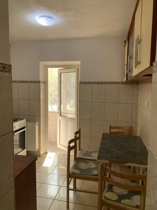 Propietar inchiriez apartament decomandat cu 2 camere, disponibil de la 1 August, in Calea Lipovei