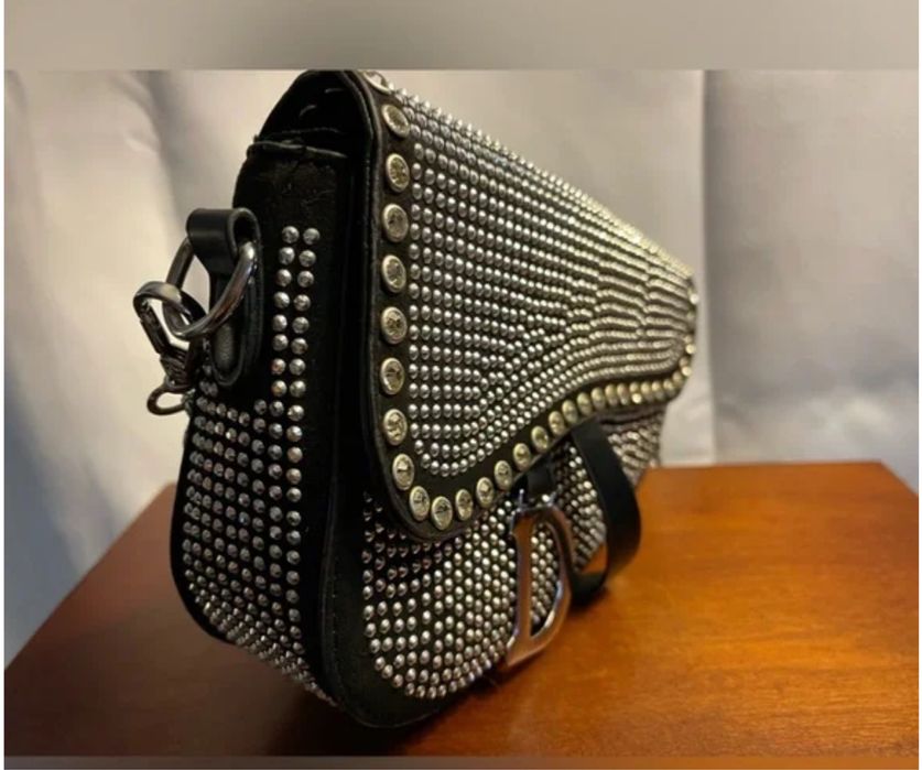 Нова чанта с камъни