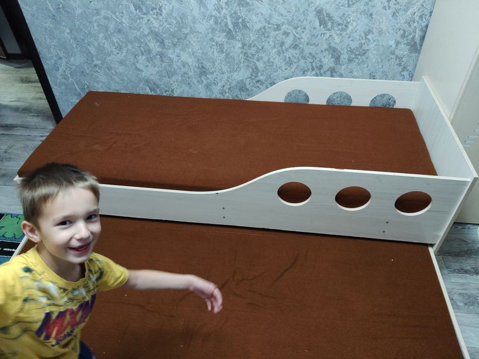 Продам кровать детскую 2-ярусную