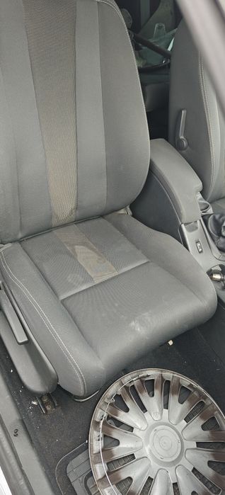 Vindem piese rezultate din dezmembrarea unui Renault Megane 3