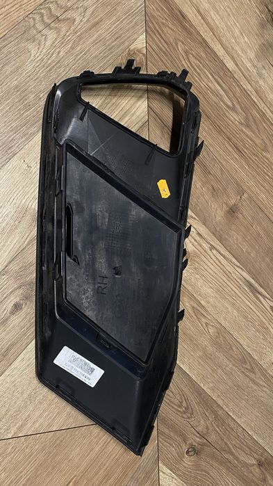 Лява решетка от бронята на Audi A7 C8 S-line