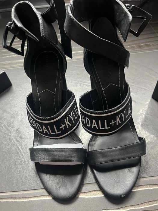 Оригинални обувки KENDALL KYLIE