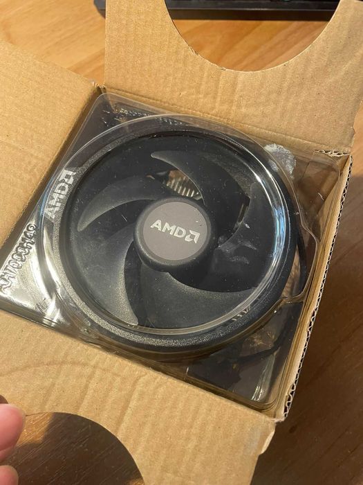 Procesor Ryzen 5 3400G cu grafici integrate Radeon Vega Graphics 11 + Cooler AMD