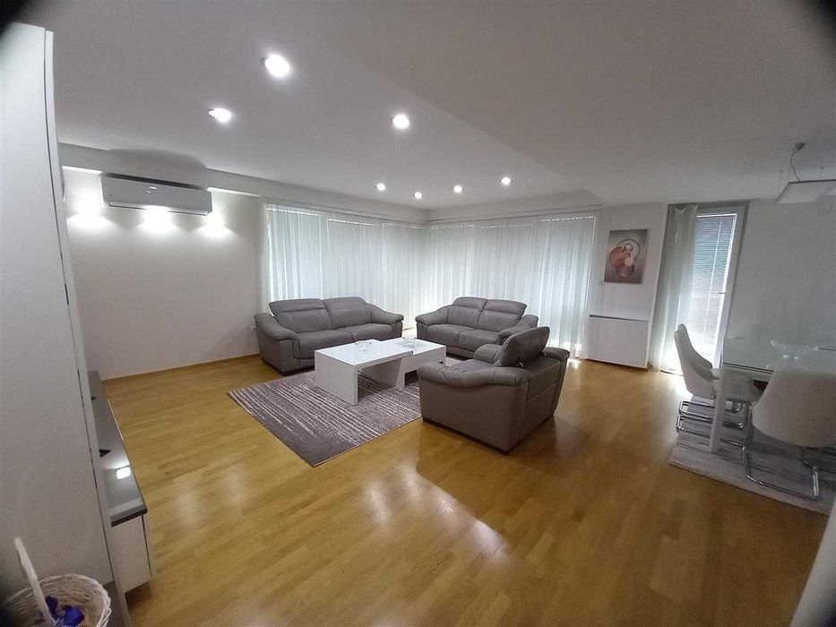 Дава се под наем Двустаен апартамент в Бургас, Лазур - 80 кв.м за 204 € - Снимка #1