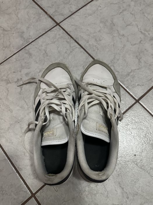 Vând adidas v court barbati marime 43 stare foarte bună