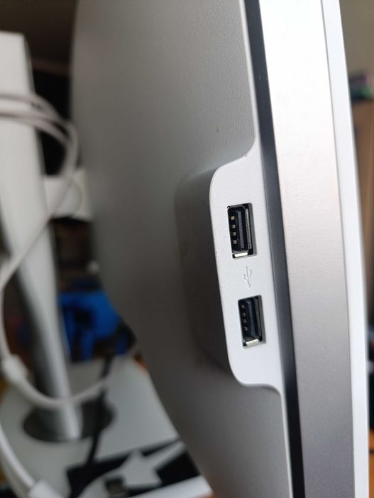Монитор 24' DELL UltraSharp U2412Mc - без следи от употреба!
