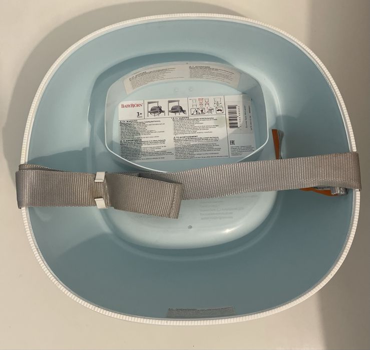 BabyBjorn повдигащо столче за дете.