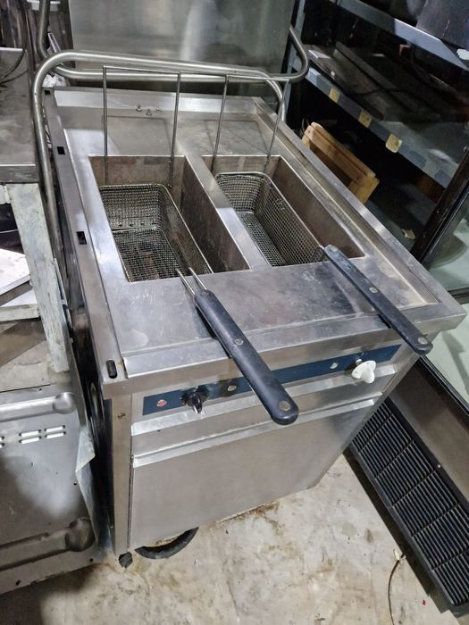 Friteuza dubla de putere, la 380v, de banc, cu robinet