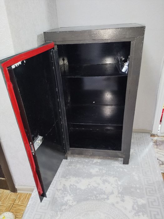 Продам сейф 3 ключа в комплекте