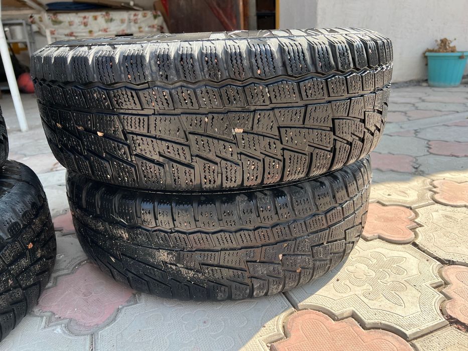 Продам комплект зимних шин вместе с дисками