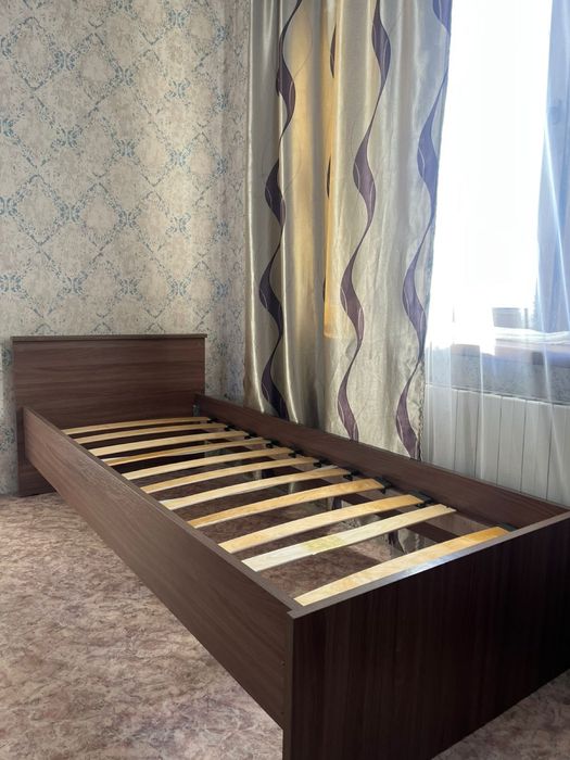 Продам кровать с матрасом