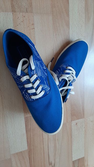 Vând tenisi Jack&Jones