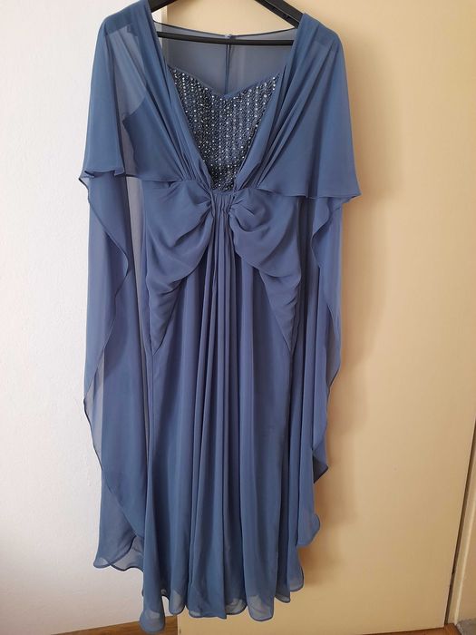 Продавам официална рокля