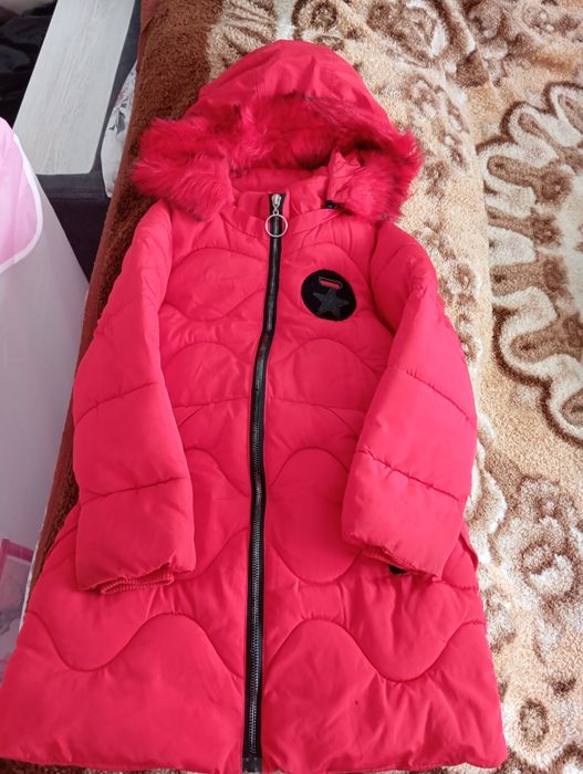 Продам Куртучку на девочку 7-8 лет