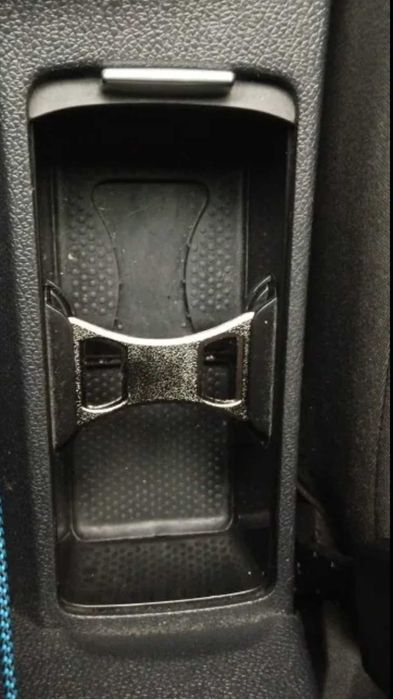 Разделител за къпхолдърите за Volkswagen Golf 6 Jetta 5 6 Scirocco VW