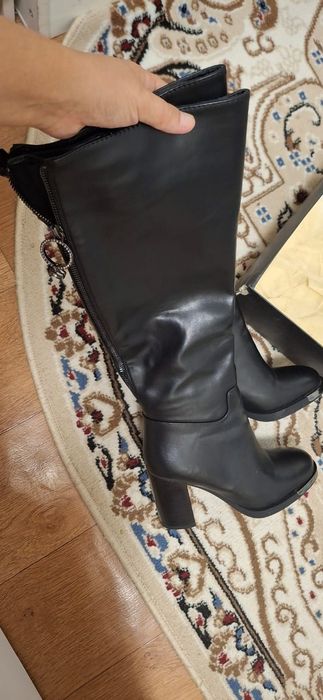 Шуба и етік сатылады.