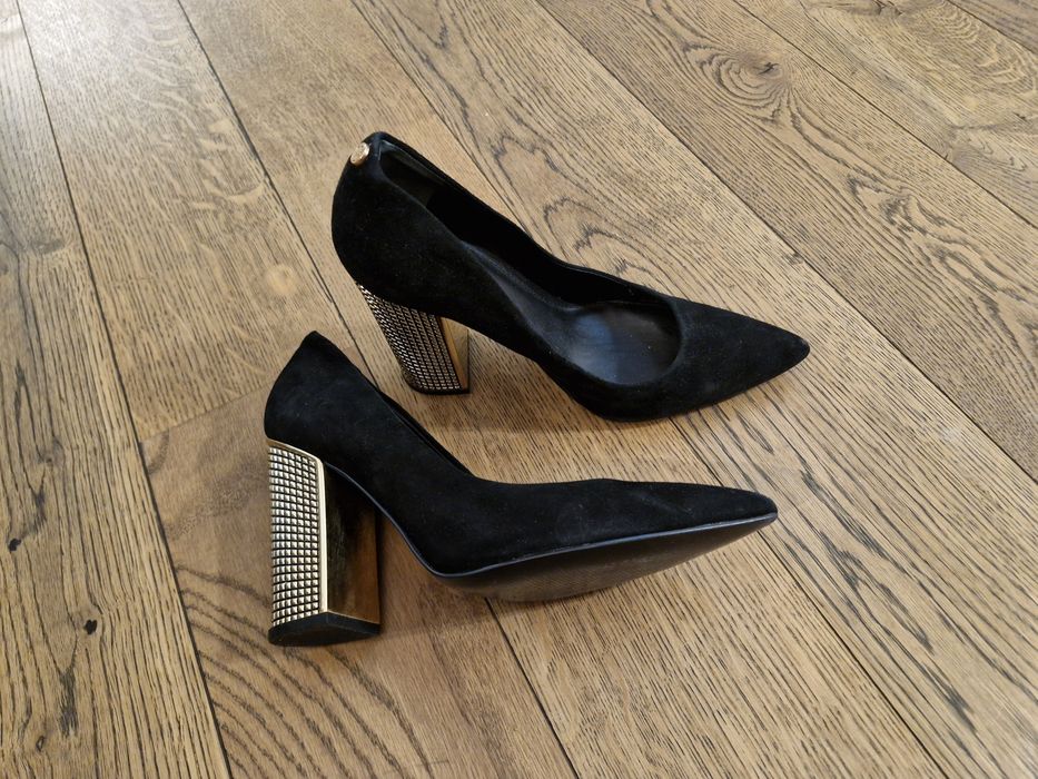 Велурени обувки Guess