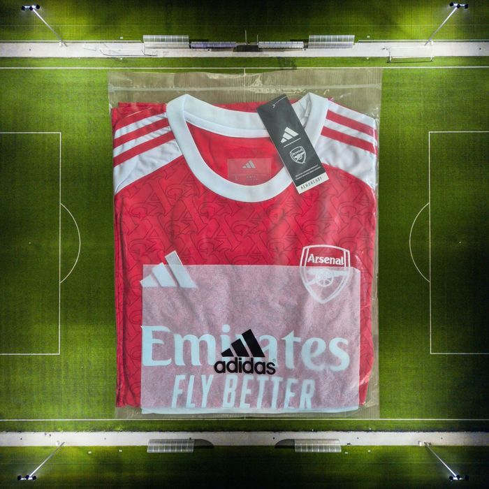 Официален първи екип на Arsenal FC сезон 2025/26