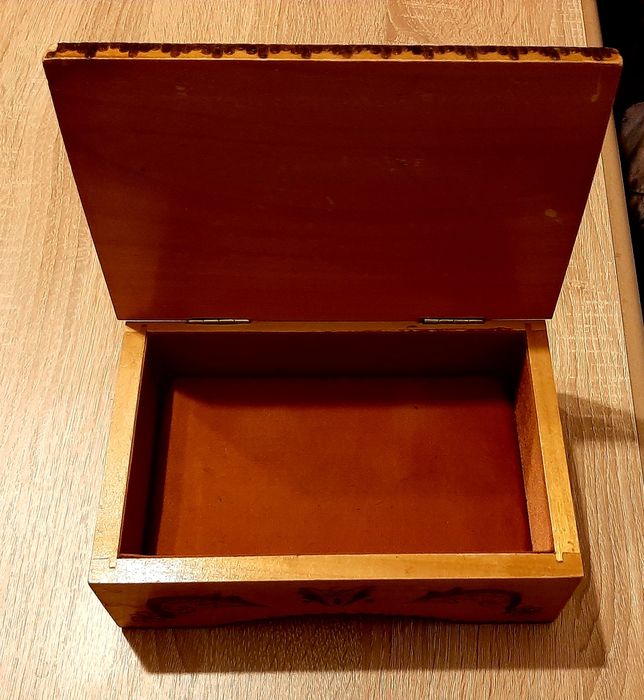 Дървена кутия ,за бижута,стари сенки с перли за колекция,