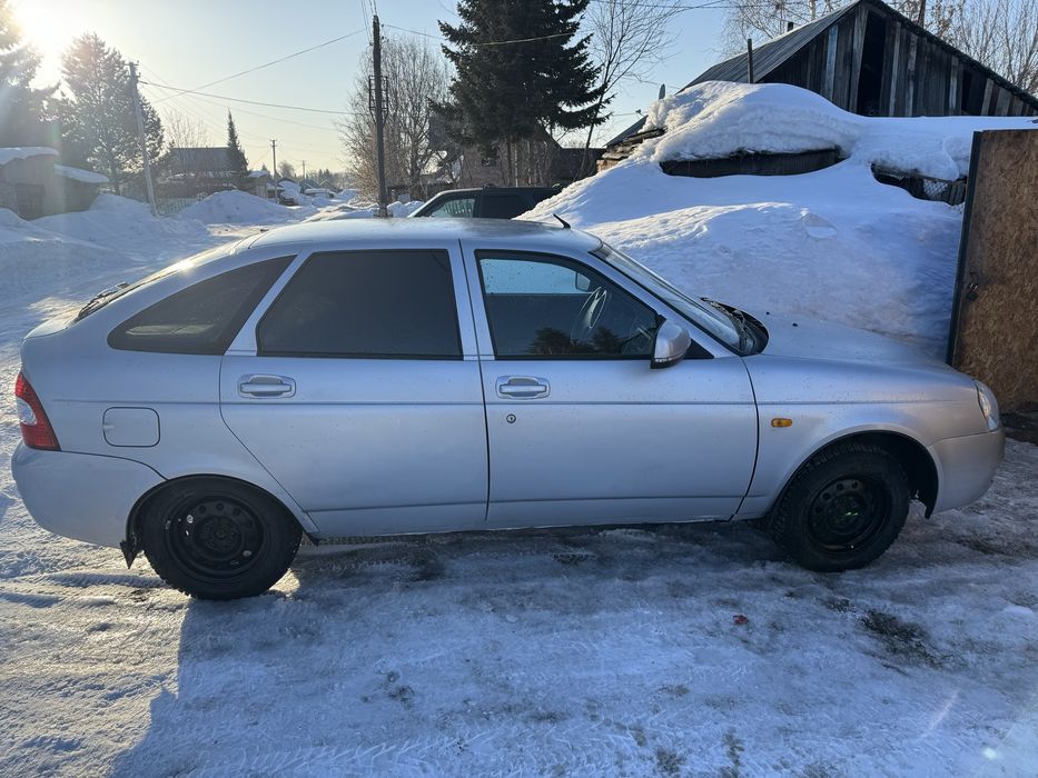 Приора хэтчбек 2012г.