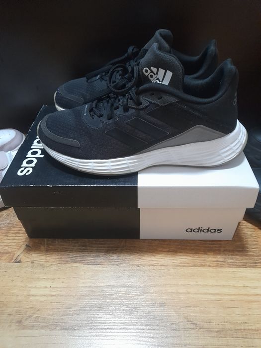 Маратонки и кецове момиче