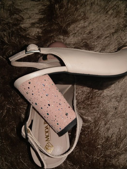 Sandale elegante din piele