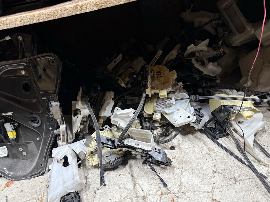 Части за Passat B6 брави,казанчета за течност на чистачките