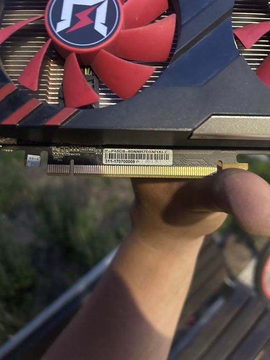 1)Жесткий диск Toshiba 2)Видеокарта Gainward Geforce