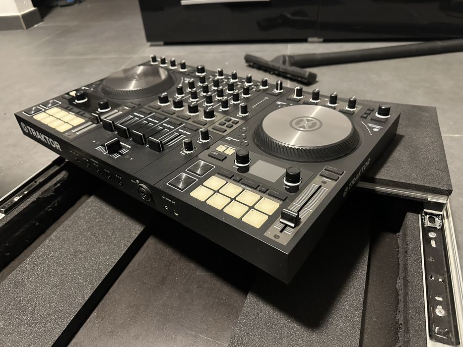 Consola Traktor S4 MK3