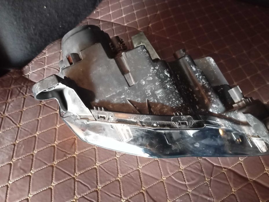 Продавам ляв фар за Гранд чероки