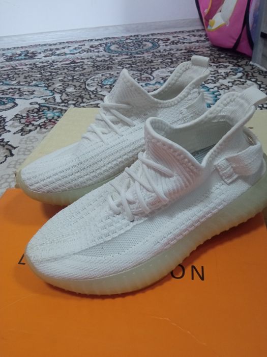 Кроссовки женские