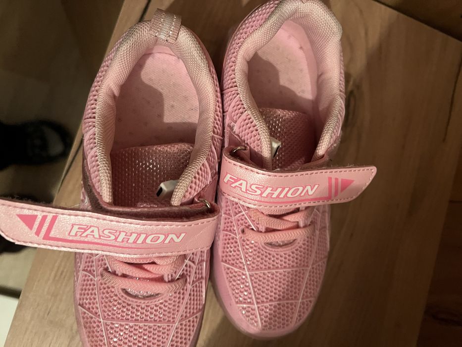 Угги и кроссовки- ролики