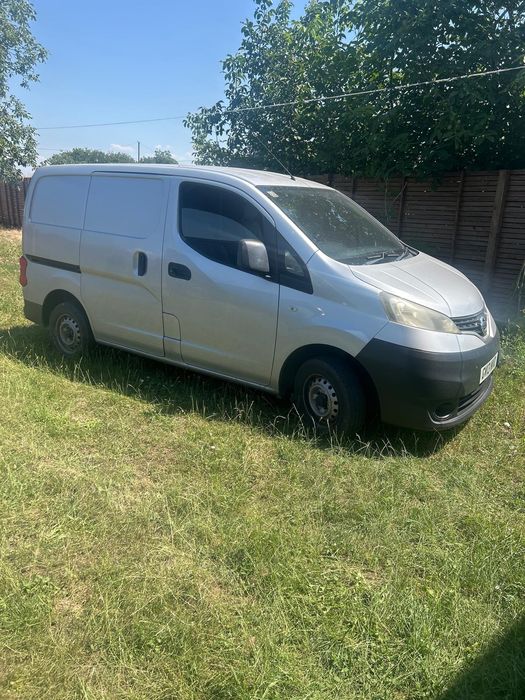 Nissan duba NV200