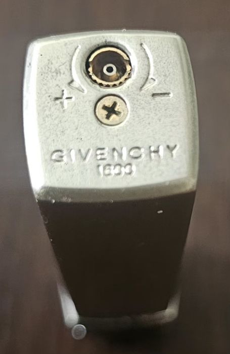Brichetă givenchi 1600