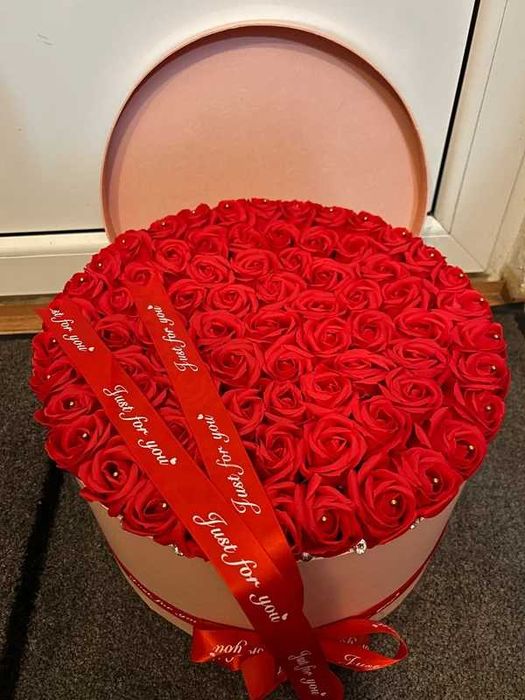 Cutie cadou trandafiri