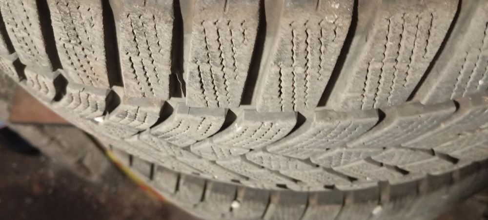 2 броя Зимни гуми 225.50.17